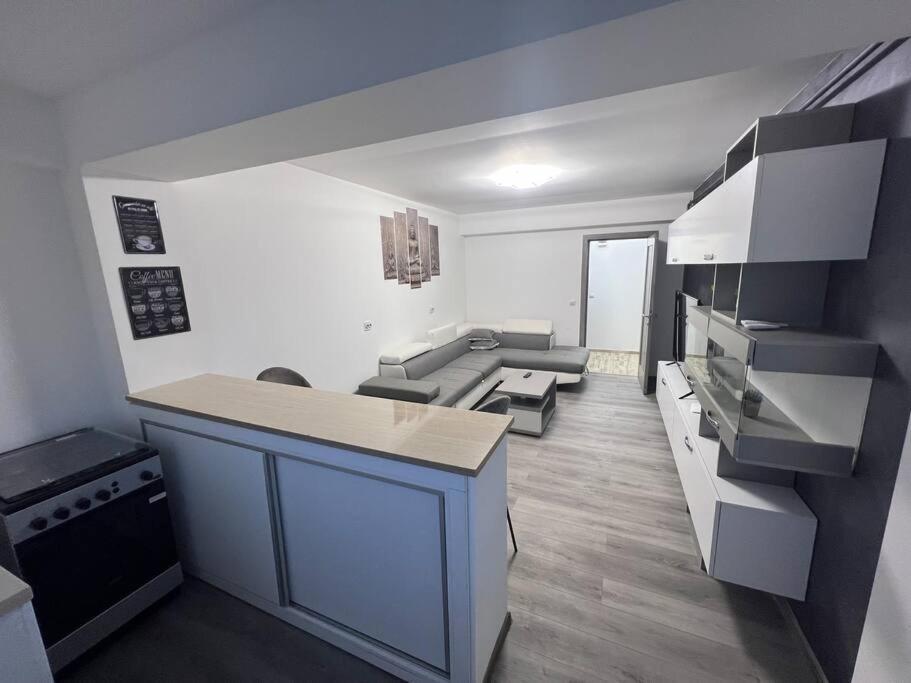 Lovely Flat With Bathtub 5 Mins From Center Craiova Exterior foto