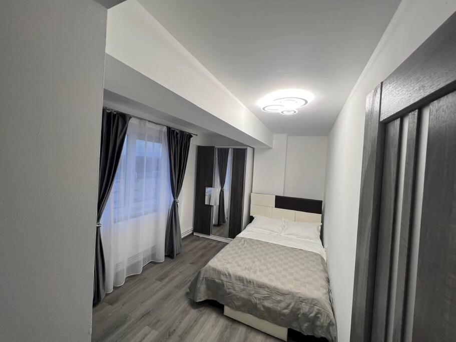Lovely Flat With Bathtub 5 Mins From Center Craiova Exterior foto