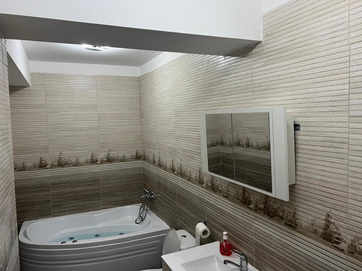 Lovely Flat With Bathtub 5 Mins From Center Craiova Exterior foto